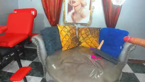 ESMERALDA online show from 11.23.25