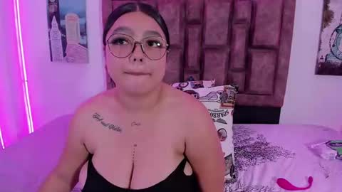 Snapshot of naughtyanamaria chatting on 01.04.25 Ana online show from 01.04.25
