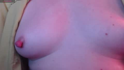 Snapshot of naughtyhousewifexx chatting on 06.19.26 housewife Eva online show from 06.19.26