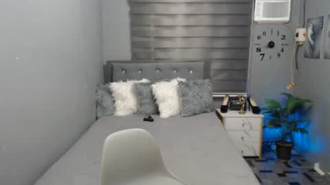 Snapshot of naughtykeats chatting on 02.22.25 Crystal online show from 02.22.25