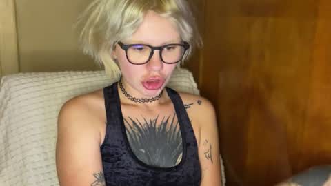 Snapshot of naughtylayla666 chatting on 06.12.26 NaughtyLayla666 online show from 06.12.26