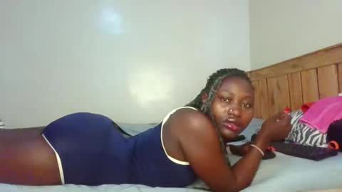 naughtyqueen12 online show from 03.12.26