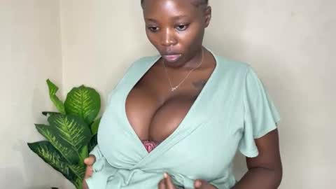 Snapshot of naughtysexydoll2 chatting on 10.28.25 naughtysexydoll2 online show from 10.28.25