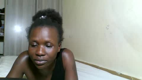 Snapshot of naughtyviv chatting on 10.15.25 naughtyviv online show from 10.15.25
