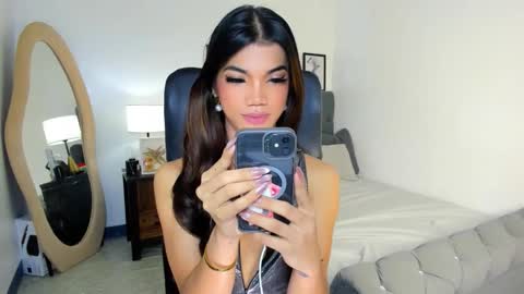 Snapshot of naughtyvixennova chatting on 11.14.25 Cassie online show from 11.14.25