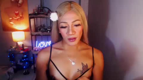 Snapshot of naugthy_hot_janna chatting on 09.27.25 Janna Mae online show from 09.27.25