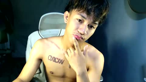 Snapshot of naugthyboyloy chatting on 05.10.26 Loy online show from 05.10.26