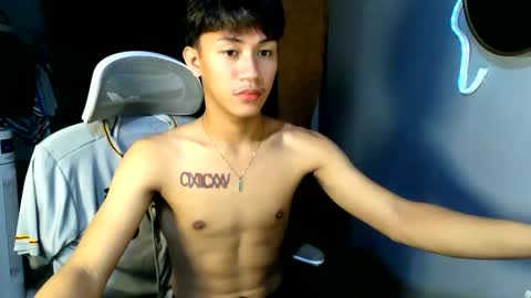 Snapshot of naugthyboyloy chatting on 05.20.26 Loy online show from 05.20.26