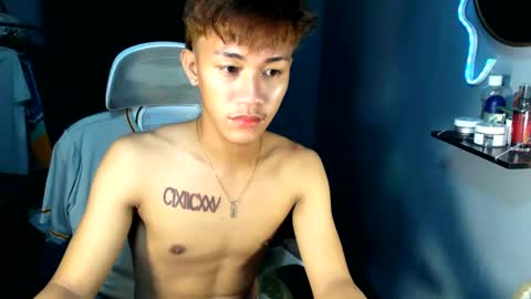Snapshot of naugthyboyloy chatting on 05.24.26 Loy online show from 05.24.26
