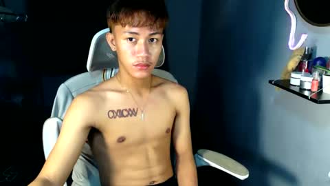Snapshot of naugthyboyloy chatting on 05.25.26 Loy online show from 05.25.26