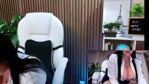 Snapshot of naugthyelli chatting on 06.13.26 online show from 06.13.26