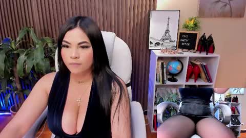 Snapshot of naugthyelli chatting on 07.16.26 online show from 07.16.26