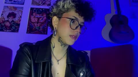 Snapshot of nazzz10 chatting on 12.17.25 nazzz10 online show from 12.17.25