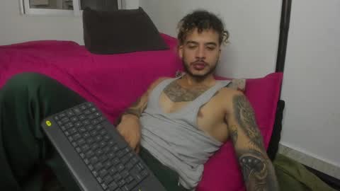 Snapshot of neeii chatting on 01.10.25 Nei turn green online show from 01.10.25