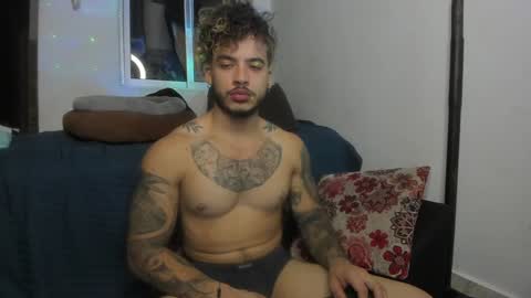 Snapshot of neeii chatting on 01.12.25 Nei turn green online show from 01.12.25