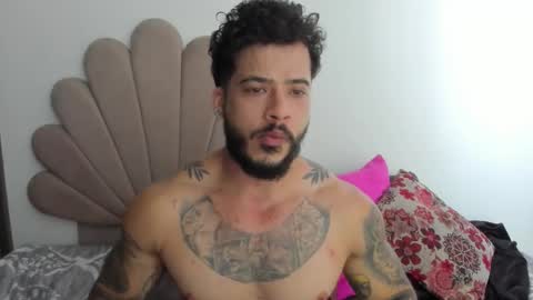 Snapshot of neeii chatting on 12.20.25 Nei turn green online show from 12.20.25