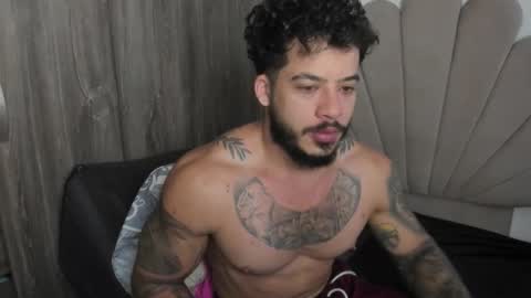 Snapshot of neeii chatting on 12.21.25 Nei turn green online show from 12.21.25