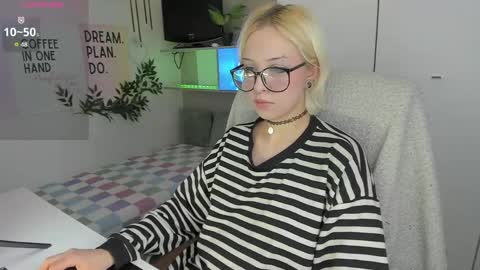 Snapshot of neko_sora chatting on 05.09.26 Kate online show from 05.09.26