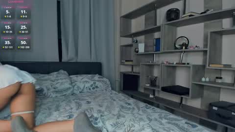 Vicky and Beatrice online show from 11.17.25