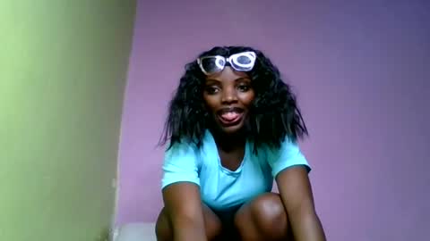 Snapshot of nelly_ebony5 chatting on 06.27.26 nelly_ebony5 online show from 06.27.26