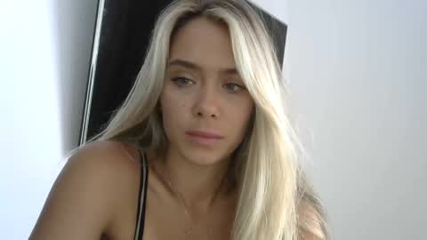 Snapshot of nelly_fortu chatting on 04.23.26 nelly_fortu online show from 04.23.26