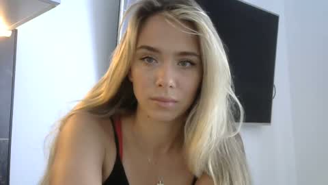 Snapshot of nelly_fortu chatting on 06.13.26 nelly_fortu online show from 06.13.26