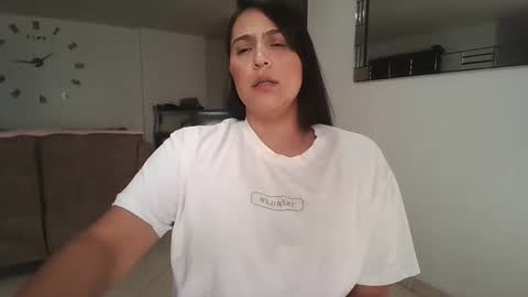 Snapshot of neny445 chatting on 09.30.25 kelly lopez online show from 09.30.25