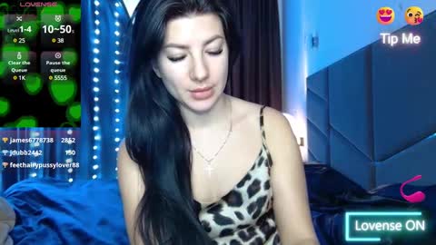 Snapshot of nessystar chatting on 02.11.25 Nessy online show from 02.11.25