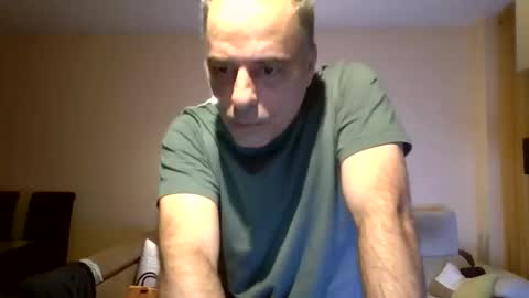 Snapshot of neuronas33 chatting on 10.18.25 Volsonov online show from 10.18.25