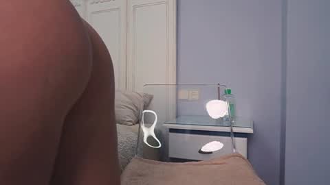 Snapshot of new_dee chatting on 07.21.26 new dee online show from 07.21.26