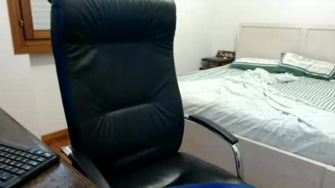 Snapshot of new_simi_74 chatting on 06.30.26 simi online show from 06.30.26