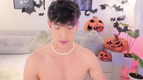   online show from 11.03.25