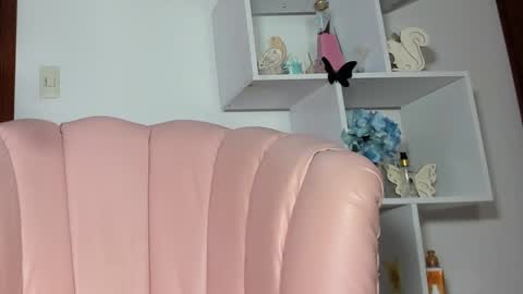 Snapshot of nezo_ chatting on 02.13.25 Angie Instagram angie julianac add me online show from 02.13.25