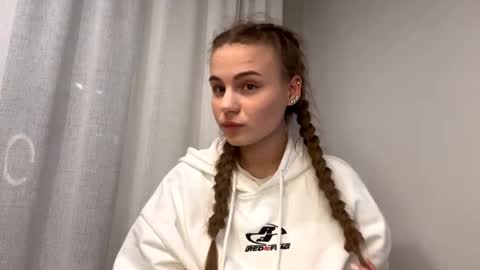 Snapshot of ngasimm chatting on 03.25.26 EmmaWalters online show from 03.25.26