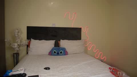 kikiNiaAria online show from 12.23.24