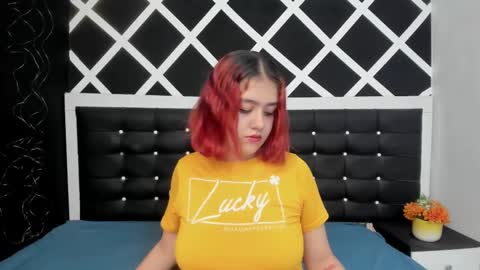 Estefani  online show from 02.13.25