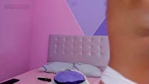 N I A online show from 02.15.25