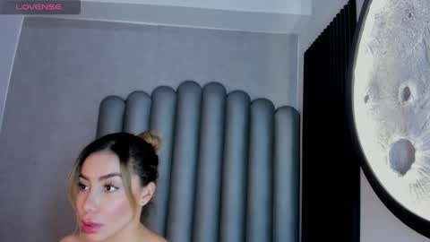 niacrawfordd online show from 05.14.26