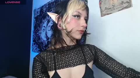 Snapshot of niakat_ chatting on 10.29.25 niakat online show from 10.29.25