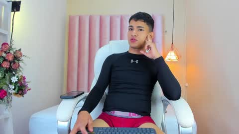 Snapshot of niall_falcon chatting on 01.11.25 Niall  online show from 01.11.25