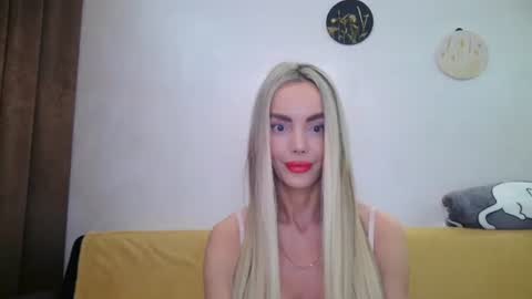 Snapshot of niaravon chatting on 02.19.26 Eva online show from 02.19.26