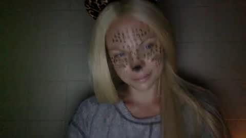 Snapshot of nicecolddrink2 chatting on 10.01.25 Amber online show from 10.01.25