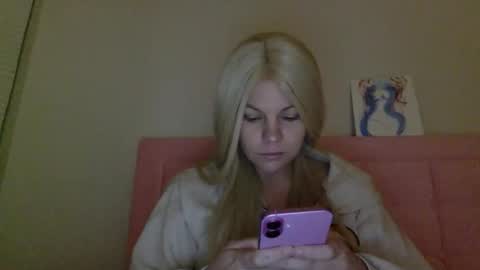 Snapshot of nicecolddrink2 chatting on 12.23.25 Amber online show from 12.23.25