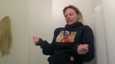 Snapshot of nicecolddrink2 chatting on 01.10.26 Amber online show from 01.10.26