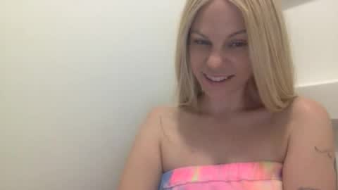 Snapshot of nicecolddrink2 chatting on 02.25.26 Amber online show from 02.25.26
