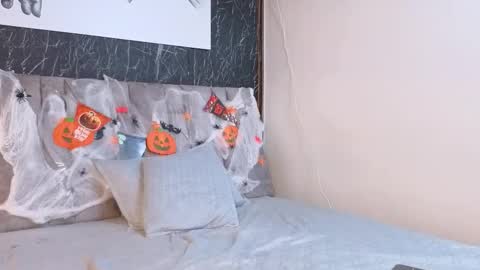 Snapshot of nicelle_carson chatting on 10.26.25 Nicolle online show from 10.26.25