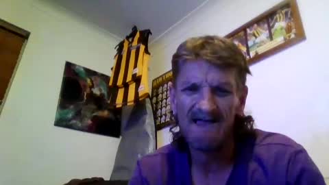 Snapshot of niceozziecockxxx chatting on 01.10.25 Sexiishaine online show from 01.10.25