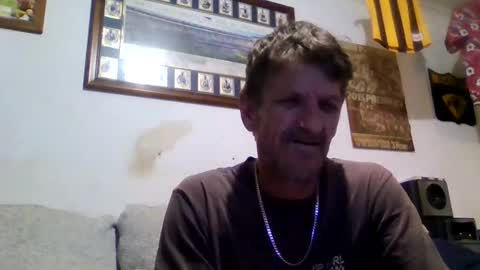 Snapshot of niceozziecockxxx chatting on 10.19.25 Sexiishaine online show from 10.19.25