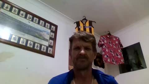 Snapshot of niceozziecockxxx chatting on 11.27.25 Sexiishaine online show from 11.27.25