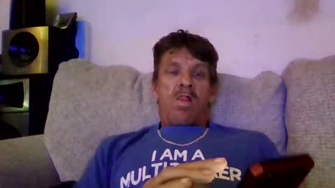 Snapshot of niceozziecockxxx chatting on 12.04.25 Sexiishaine online show from 12.04.25